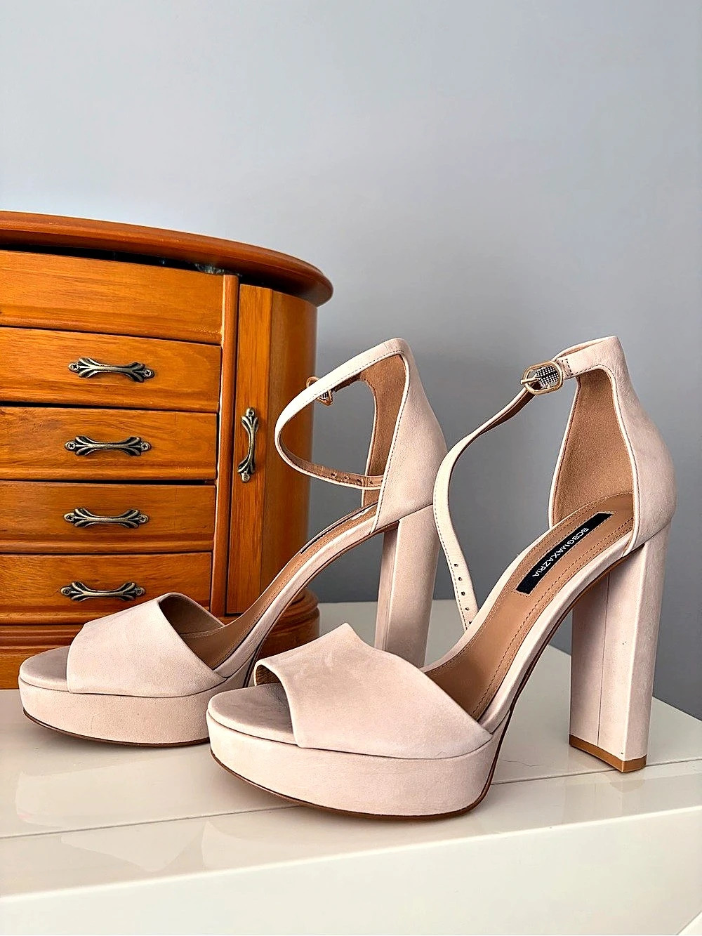 BCBGMAXAZRIA Platform Heels in Pink US 9